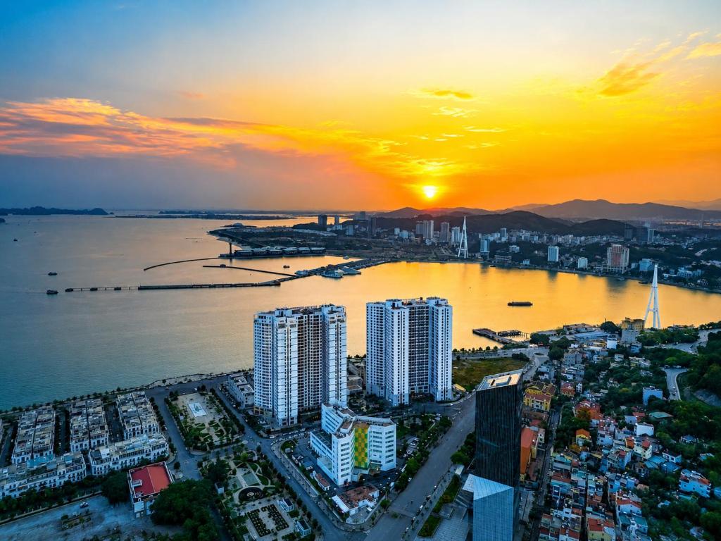 Căn Hộ Homestay The Sapphire Ha Long tiêu chuẩn khách sạn có tầm view sea & city rất đẹp – Ha Long Bay